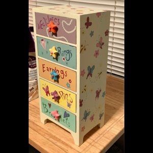 Adorable Jewelry Box, This Rare Jewelry Box is in Excellent condition!